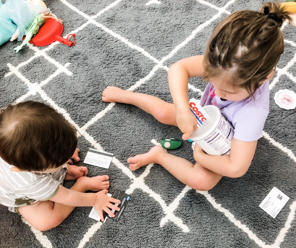 Household items are the easiest and simplest way to keep your baby or toddler entertained for hours. No need for fancy toys with these household activities.