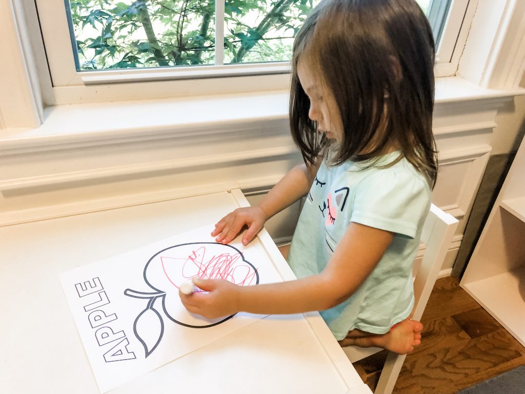 A fall apple activity with FREE PRINTABLES for your toddler to develop fine motor skills using stickers, crayons, or dot markers. Help them to learn colors & counting as well during this activity.