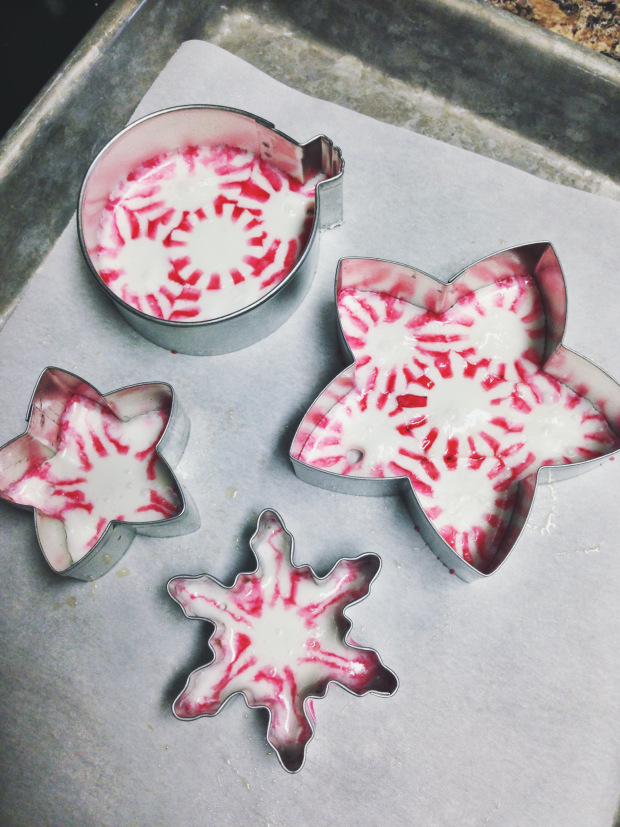 Since Christmas is right around the corner, I thought it would be a perfect time to do a fun round-up of some of the easiest DIY Christmas ornaments for kids.