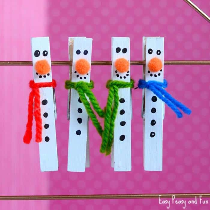 Since Christmas is right around the corner, I thought it would be a perfect time to do a fun round-up of some of the easiest DIY Christmas ornaments for kids.