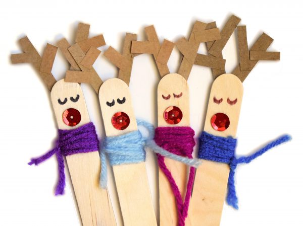 Since Christmas is right around the corner, I thought it would be a perfect time to do a fun round-up of some of the easiest DIY Christmas ornaments for kids.