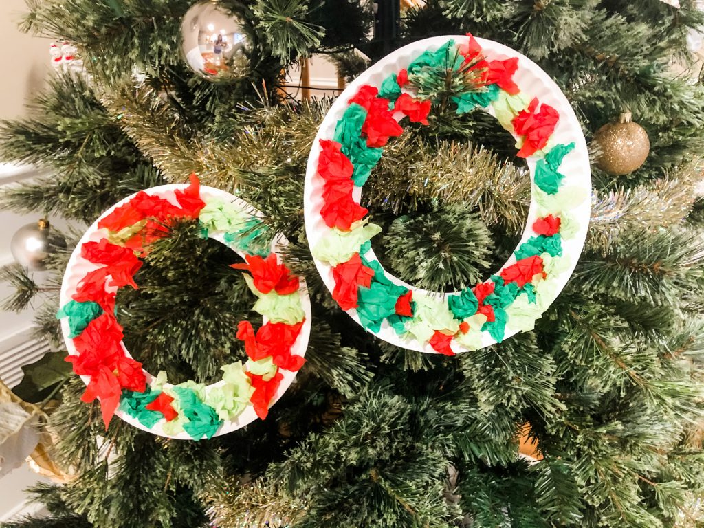 Toddlers and Preschoolers will love this fun tissue paper Christmas activity. Help them build fine motor skills, math and language skils