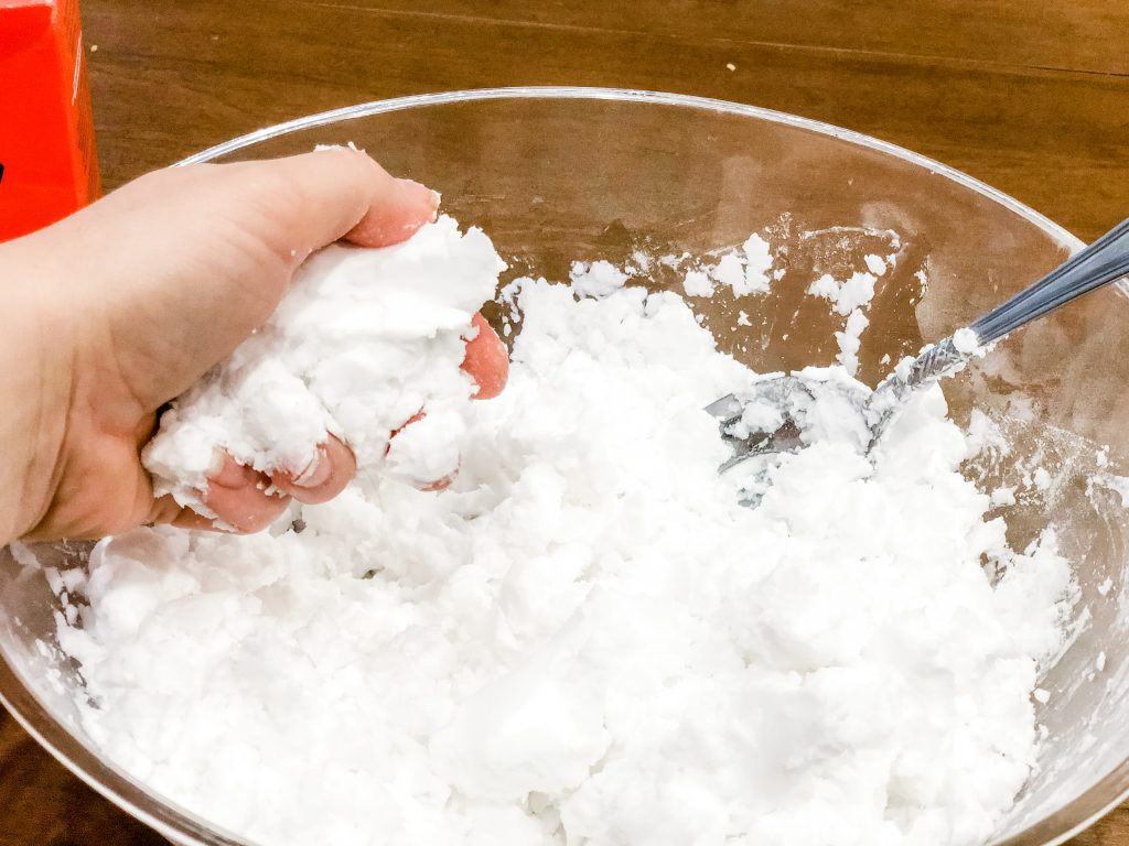 Winter is here and there has never been a more perfect time for this pretend snow. Use fake snow for sensory play with your toddler or preschooler.