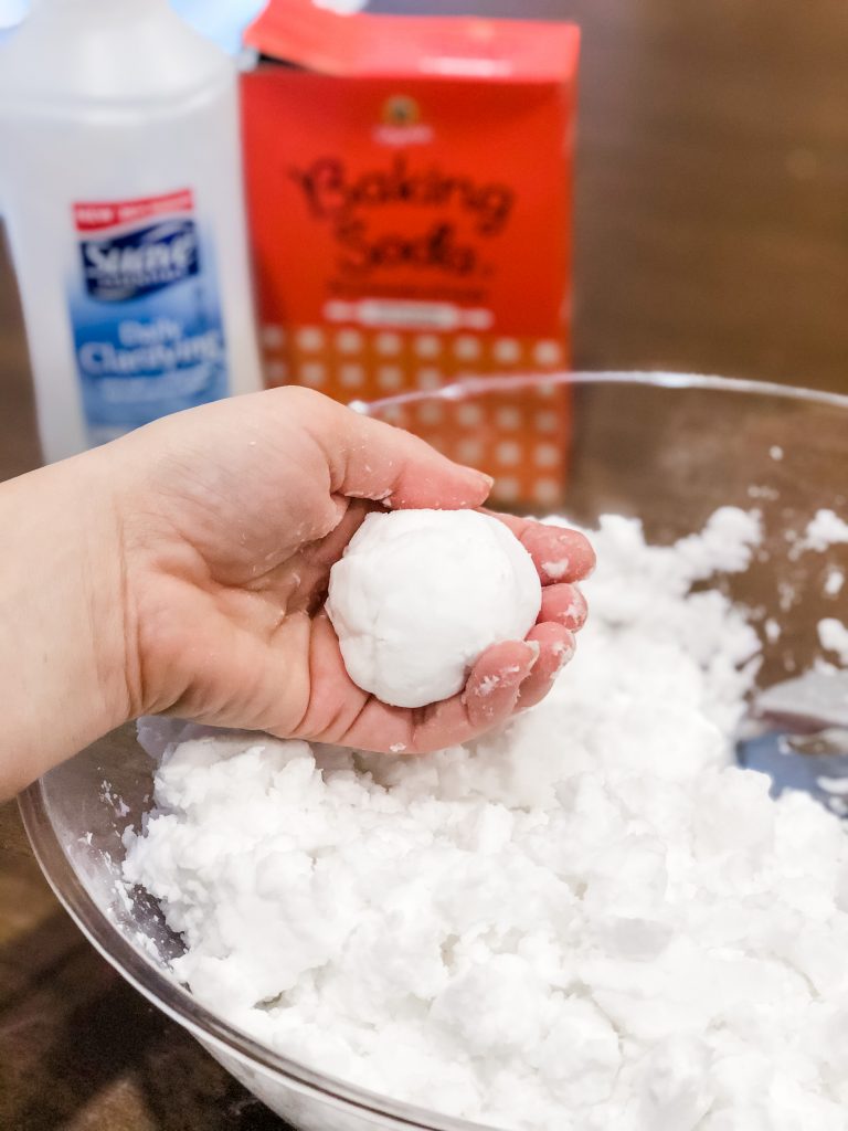Winter is here and there has never been a more perfect time for this pretend snow. Use fake snow for sensory play with your toddler or preschooler.