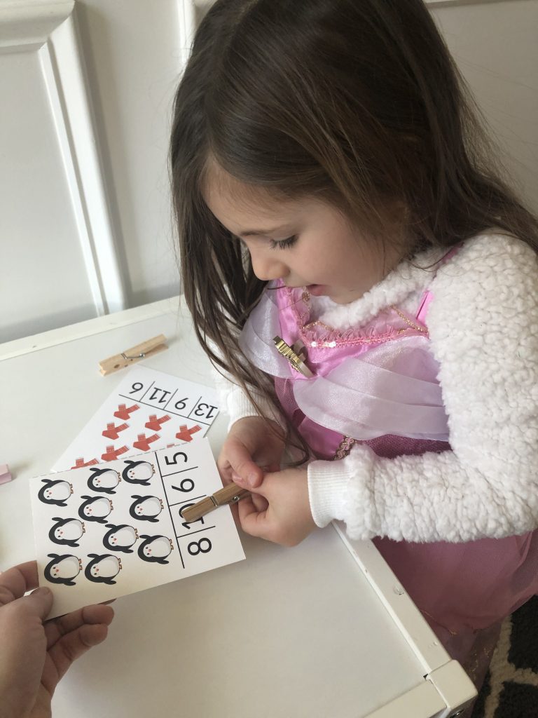 This free printable winter activity involves counting, fine motor skills, & learning for toddlers & preschoolers learning number recognition