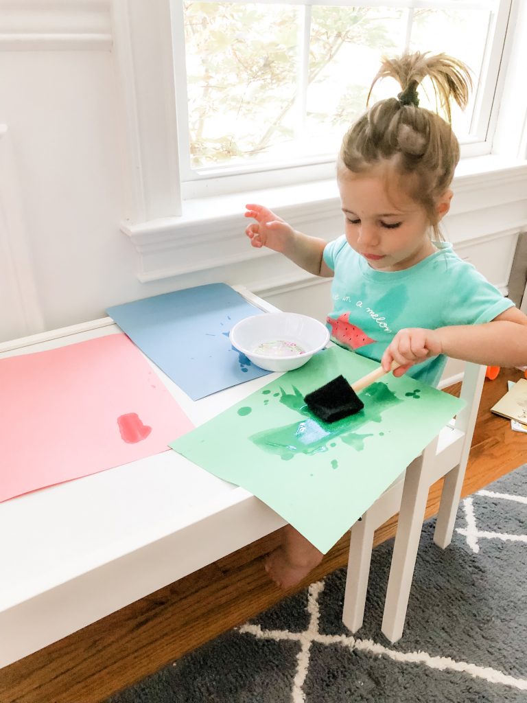 Household items are the easiest and simplest way to keep your baby or toddler entertained for hours. No need for fancy toys with these household activities.