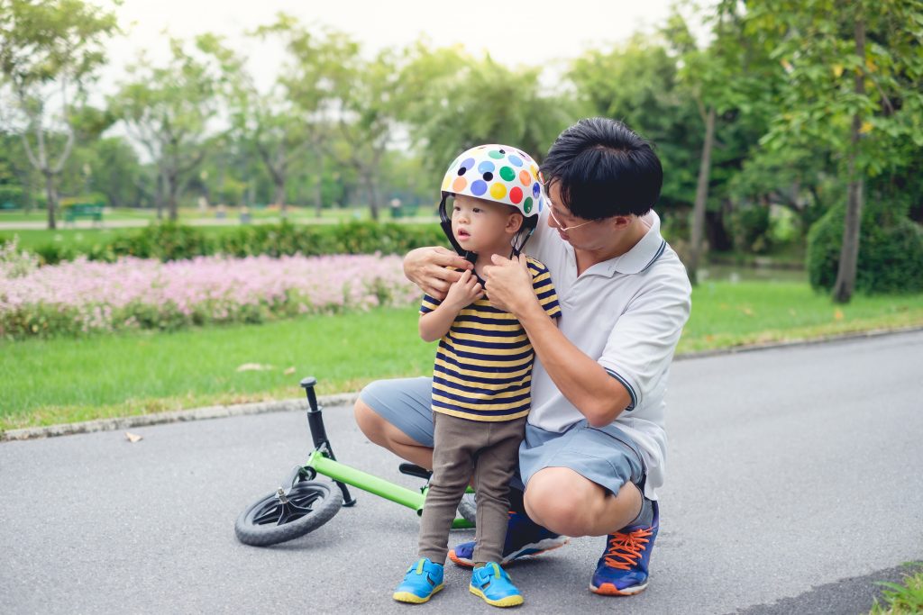 It's so easy to teach a kid to ride a bike when using a balance bike to begin instead of the standard training wheels. Here's some great tips on how to do it quickly and safely.