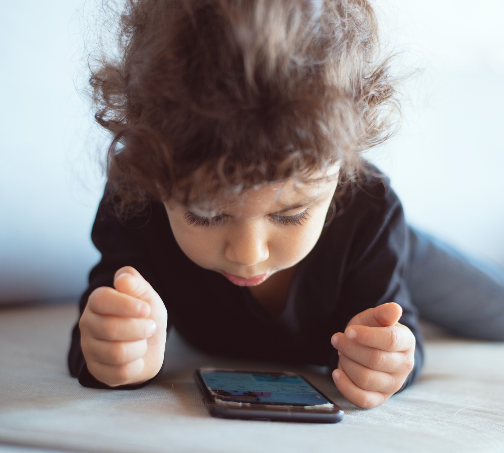 Screen time is popular amongst toddlers, but it can delay language & communication. Here are tips to reduce their addiction and on to more educational opportunities